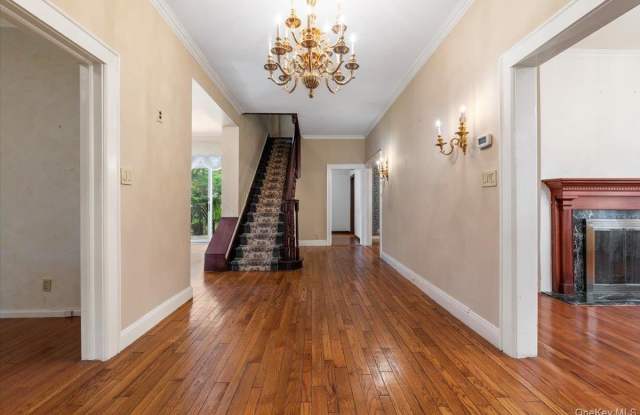 363 Oak Avenue Gallery 3