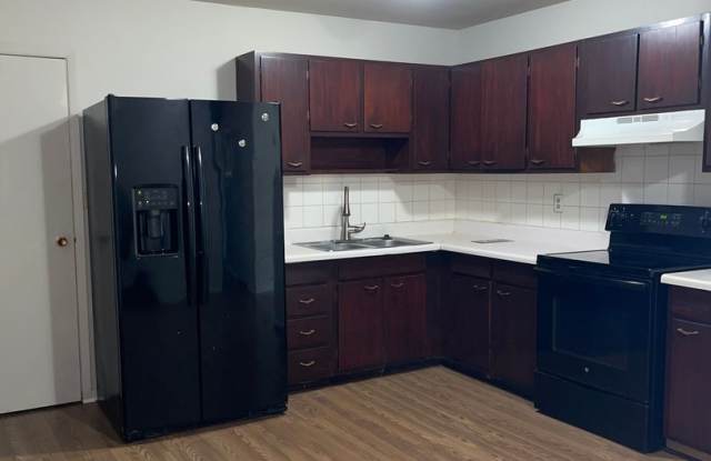 Recently Renovated Brick Ranch W/ Tons Of Space! Gallery 4
