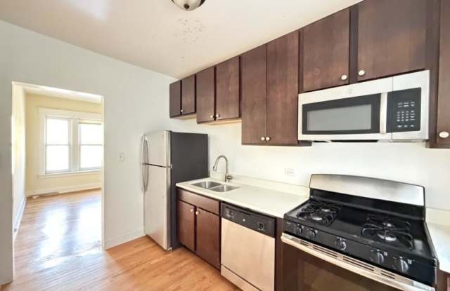 1522 Kedzie Gallery 2
