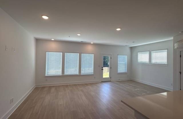 198 Redbud Road Gallery 3
