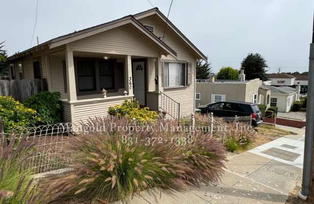 Great Home Located In New Monterey Neighborhood with Dishwasher and Washer/Dryer Hookups - 360 Drake Avenue, Monterey, CA 93940