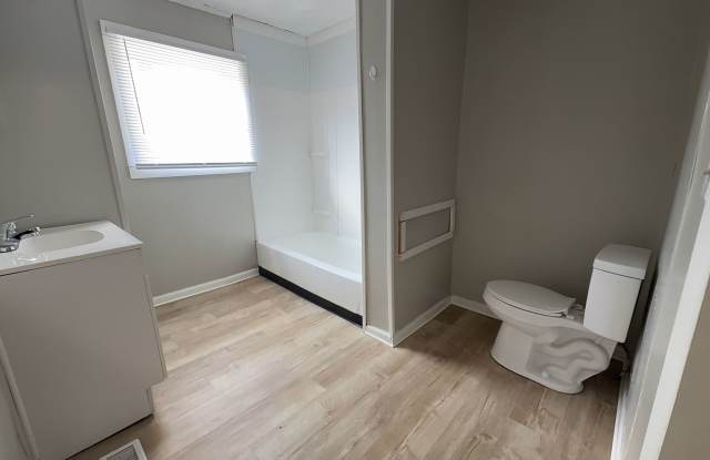 1521 &amp; 1521 1/2 E Kirby Ave (AARC Management, LLC) photos photos