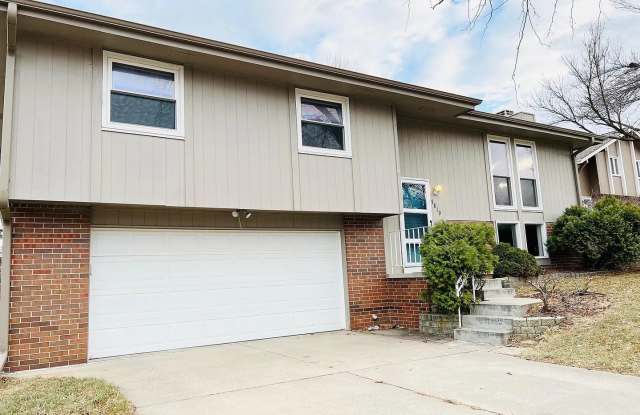 5819 N 127 Ave Cir - 3 Bed/2 Bath in Northwest Omaha | Vaulted Ceiling, Fireplace, Drive-Under 2-Car Garage photos photos