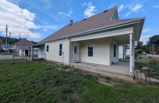 2-Bedroom Home with Fenced Yard, Off-Street Parking & Full Basement Gallery 4