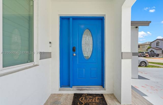 13990 SW 160th Ter Gallery 2
