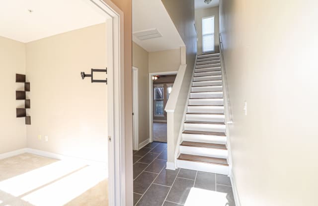 Coming Soon: 3 story townhome with Uptown View Gallery 4