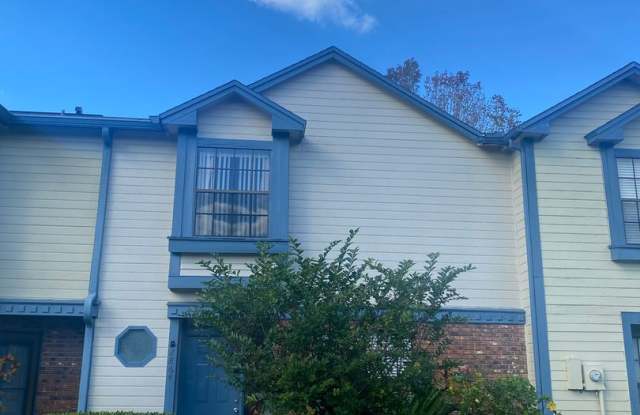 3/2.5 IN BEACON HILL WITH BRICK FIREPLACE photos photos