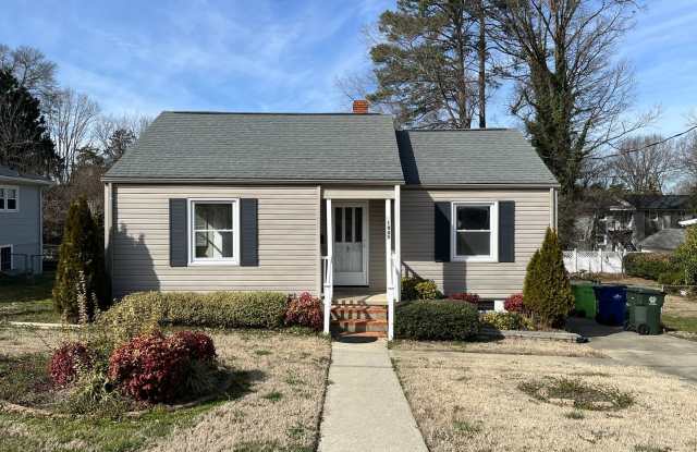 Cozy 1BD, 1BA Near Downtown Raleigh House with Fenced Yard - 1805 Rankin Street, Raleigh, NC 27604