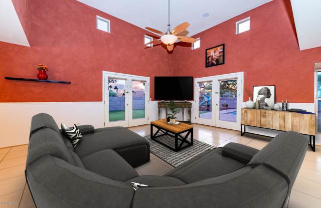 10801 N 11TH Place Gallery 3