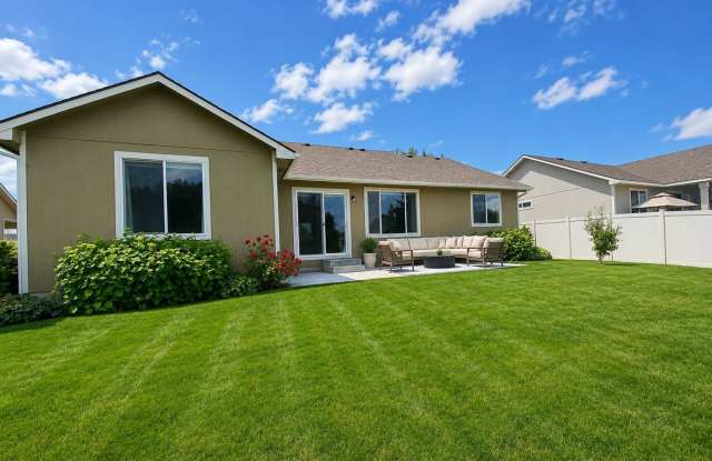 West Valley Is Calling Your Name; From A Fireplace, Fenced Yard & Double Garage! photos photos