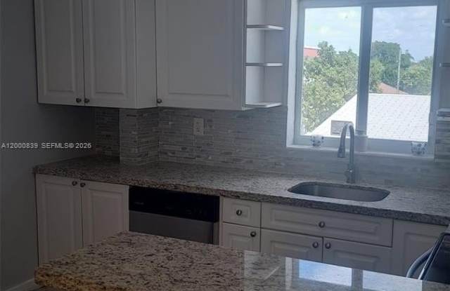 2415 Lincoln St photos photos