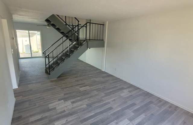 4667 N 21st Avenue Gallery 3