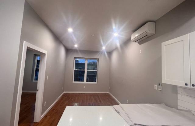5422 5 Avenue photos photos