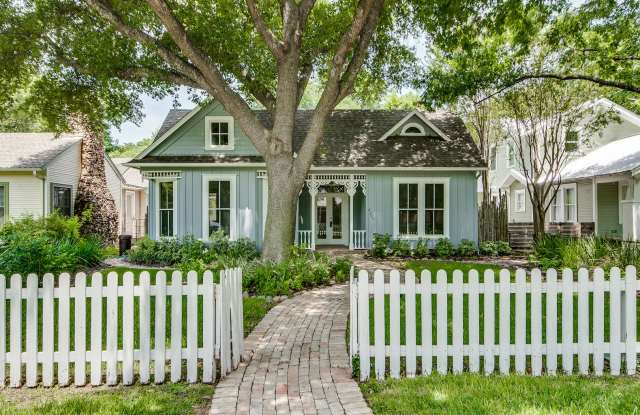 Campus Pre-lease 2025, August Move-In! Fantastic Hyde Park Traditional Home - 4208 Avenue G, Austin, TX 78751