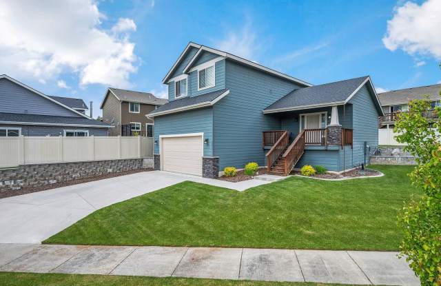 Beautiful Newer Home Near the Coveted Atlas Community Gallery 3