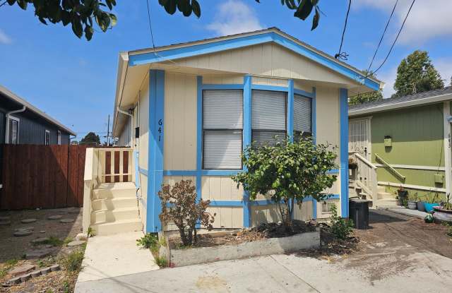 Spacious 3 Bedroom Home Looking for New Tenant! - 641 South Elmhurst Avenue, Oakland, CA 94603