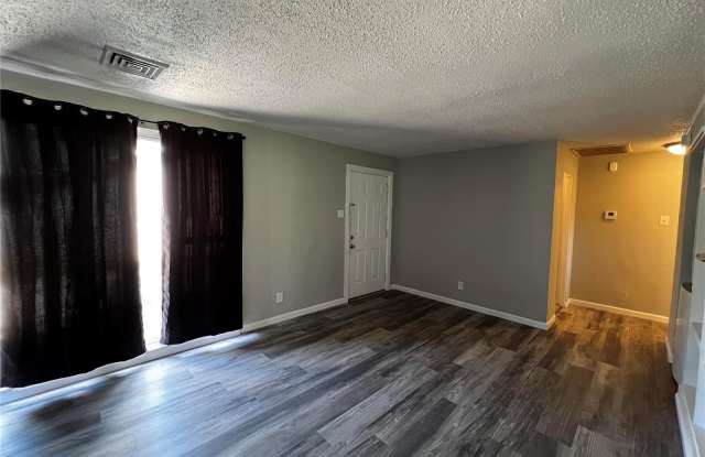 16 Saint Laurence Drive Gallery 4
