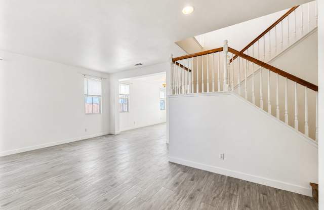 Beautifully Updated 5 Bedroom House with 3 Car Garage For Rent Gallery 4