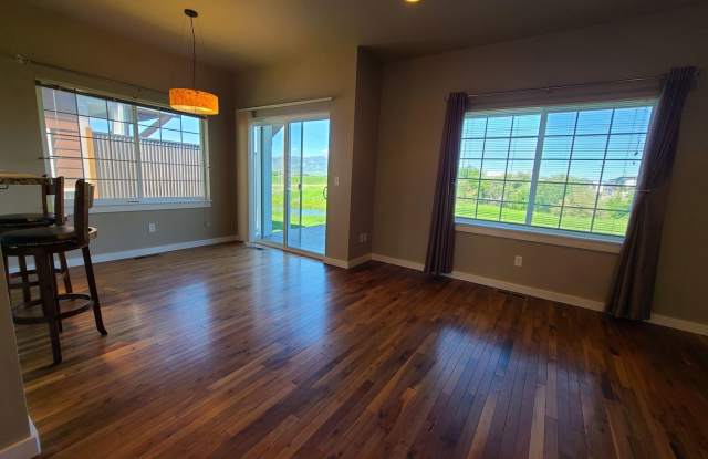 Beautiful 3 Bed 2.5 Bath Town house with ALL the amenities! photos photos
