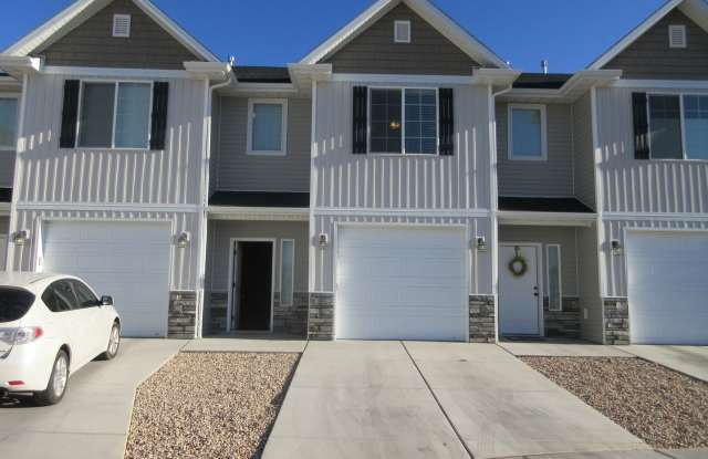3 Bedroom - 2.5 bathroom - in the heart of Cedar City! photos photos