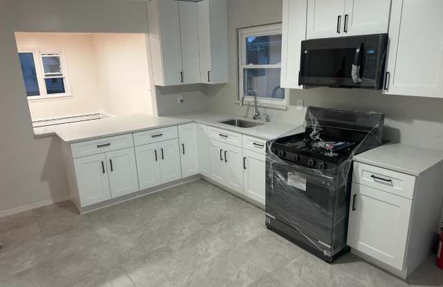 448 Baker Place Gallery 2