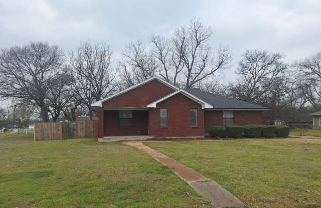 Spacious 3BR Lease Opportunity Near Downtown Cleburne photos photos