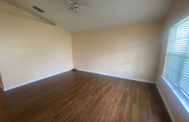 Efficient 3Bed/2Ba Home, Conveniently Located to Tyndall AFB! *1/2 OFF Security Deposit for A-D Military!* Gallery 4