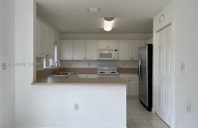 12125 SW 135th Ter Gallery 3