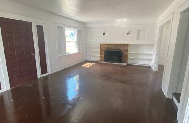 5 Bedroom 1.5 Bath House Gallery 3
