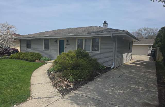 Updated 3 bedroom Racine ranch photos photos