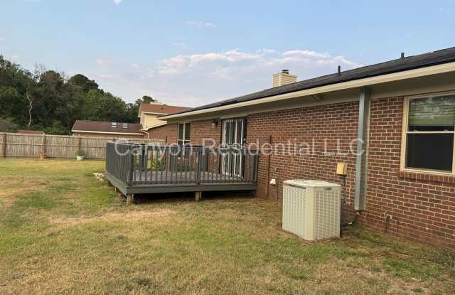 Charming 3B2B Single-Family Home with Modern Comforts and Elegant Features Gallery 4