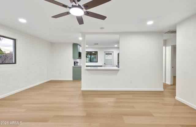 2930 E Granada Road Gallery 4