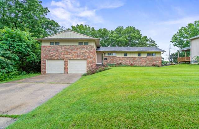 2BR Duplex in Prime Central Location! - 820 South Fairview Road, Columbia, MO 65203