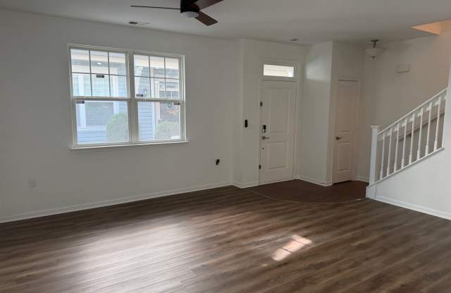 HADLEY PARK AT GREENBRIER - Three Bedrooms, Two and a Half Baths Gallery 4