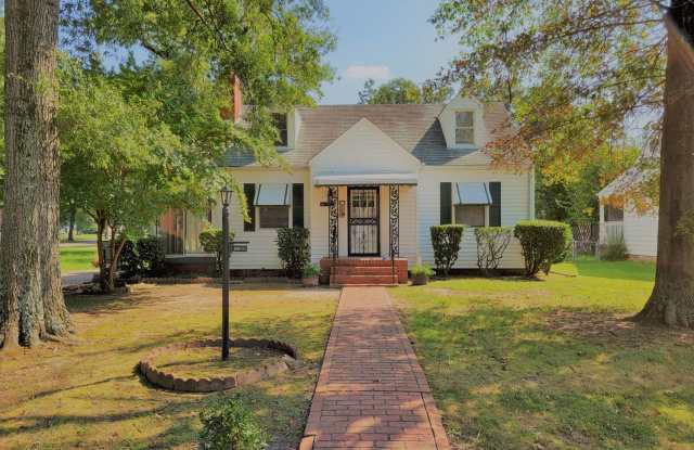 4 Bedroom/1 Bath Cape Cod near RIR Gallery 1