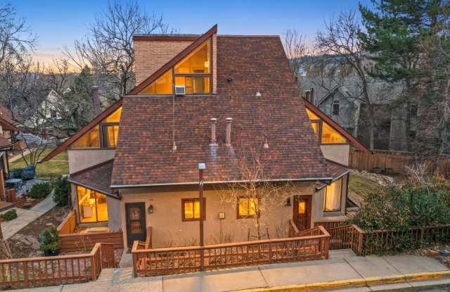 Beautiful 5-bed, 3.5 bath townhome steps from hiking trails and West Pearl St photos photos