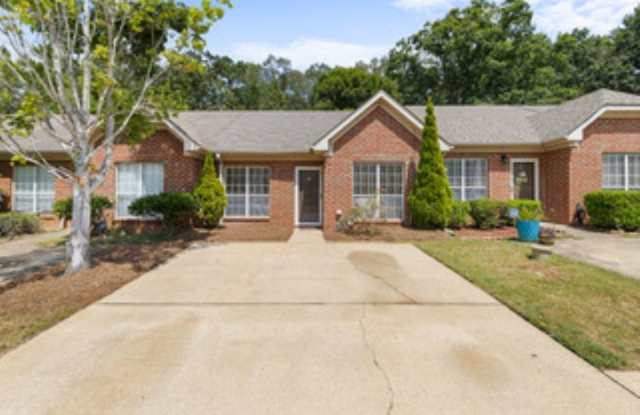 2 bed 2 bath townhome on border of Helena and Bessemer off of exit 1. Gallery 1