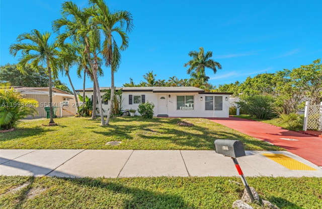 4917 SW 43rd Ter Gallery 1