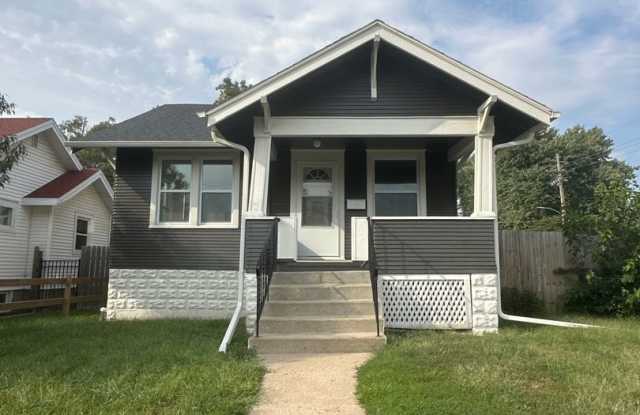 Corner Lot 2 bed 2 bath w 1 car Garage! photos photos