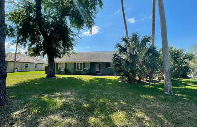 Spacious 3 Bedroom home in Pelican Bay- Golf Course View photos photos