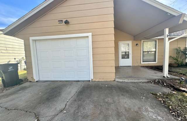 3 bedroom 2 bathroom home Near In Broken Arrow! photos photos
