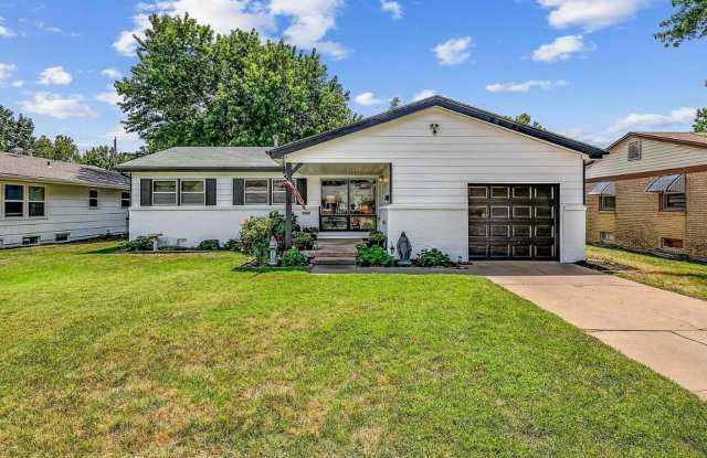 Perfect house ready to move into close to downtown with easy access to all parts of the city! photos photos