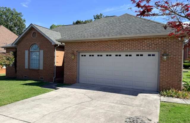 Maryville 37801 - 3 bedroom, 2 bath home In Royal Oaks Subdivision - Contact Troy Adams (865) 233-6949 Gallery 1