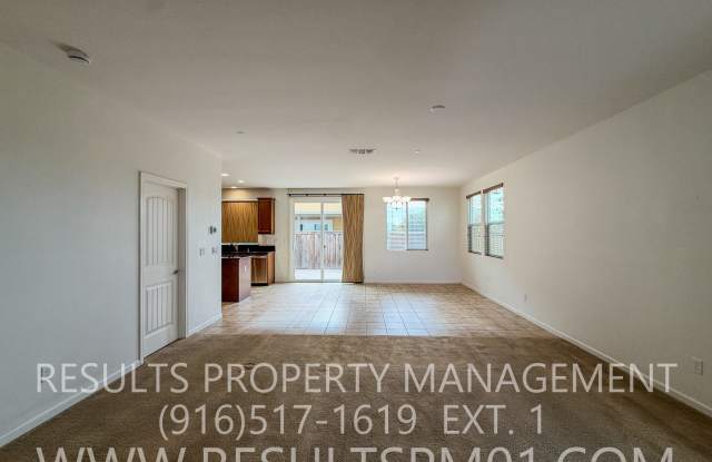 Beautiful and Spacious 5 Bed w Loft Home Gallery 4