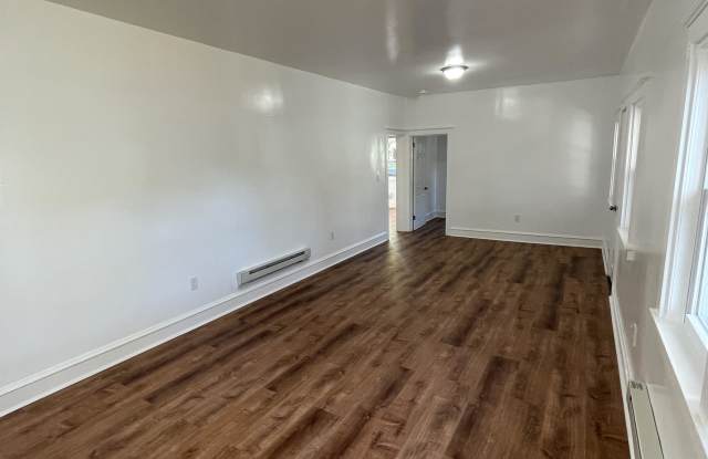 595 North Broadway Gallery 4