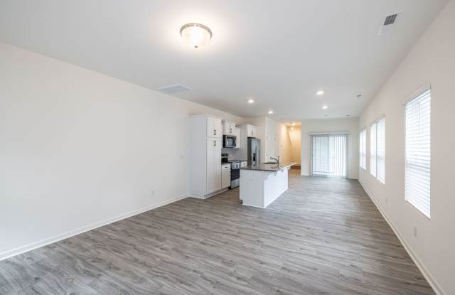 BEAUTIFUL 3 Bedroom Townhome Main Street Downtown Pineville - MOVE IN READY Gallery 4