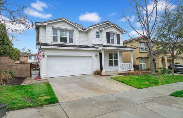 Spacious 2-Story 3-Bedroom Home in Chapman Heights' Aberdeen HOA! Gallery 3