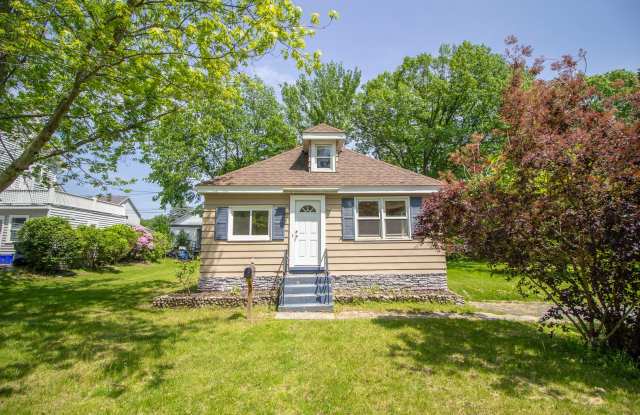 3+ Bedrooms - 2 Baths - $2,800/month photos photos