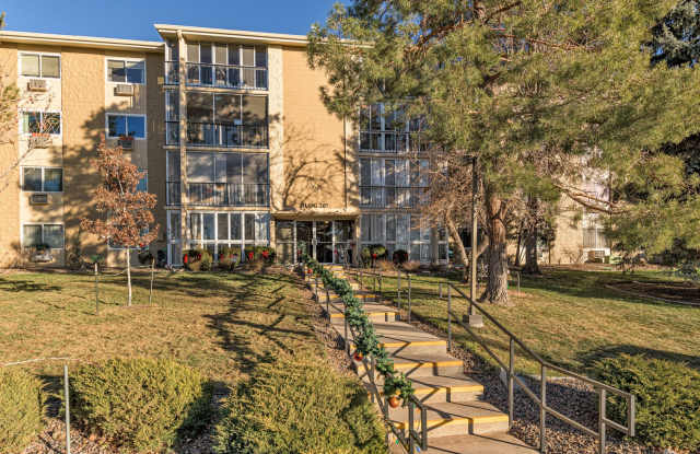 JUST LISTED: 2BDR/2BTH CONDO IN HEATHER GARDENS $1900 Available Sept. 1st photos photos