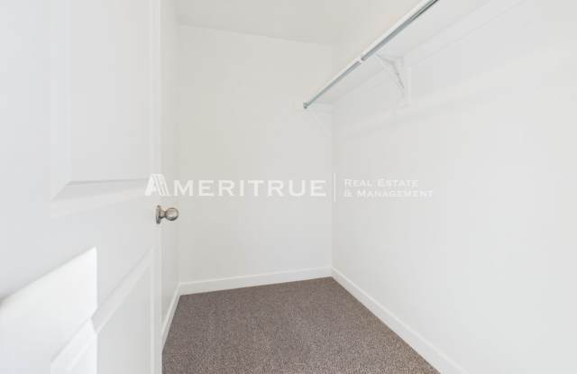 New 4 Bed 3.5 bathroom Townhome Gallery 4